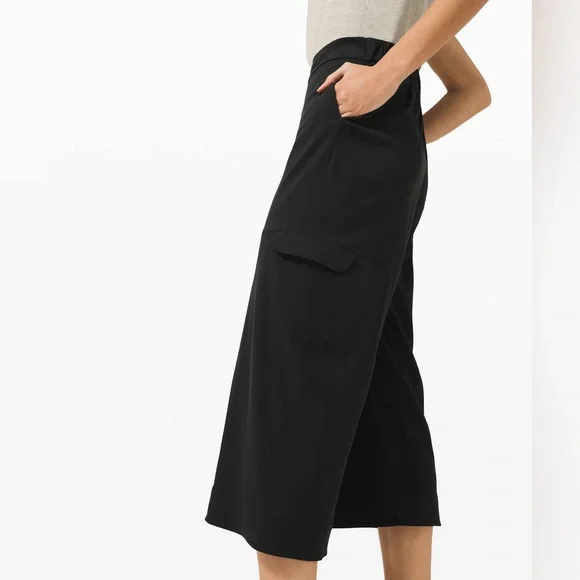 Lululemon Metropolis Maven High Rise Crop Size 4 Black Cargo Pant - Picture 2 of 12